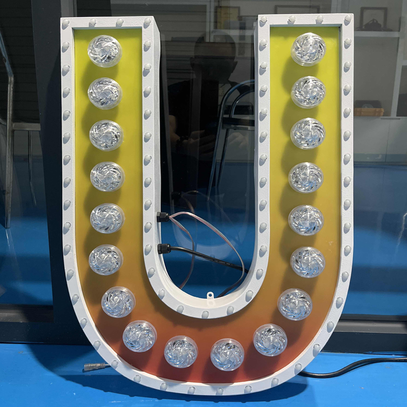 为何游乐场所常用金属LED发光字标识装璜？