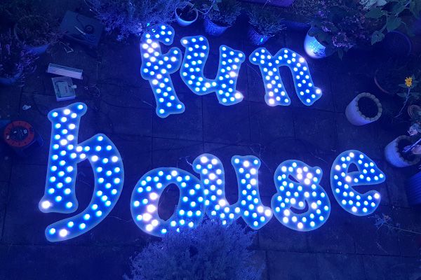 J9集团照明的娱光灯用在英国游乐设备展示