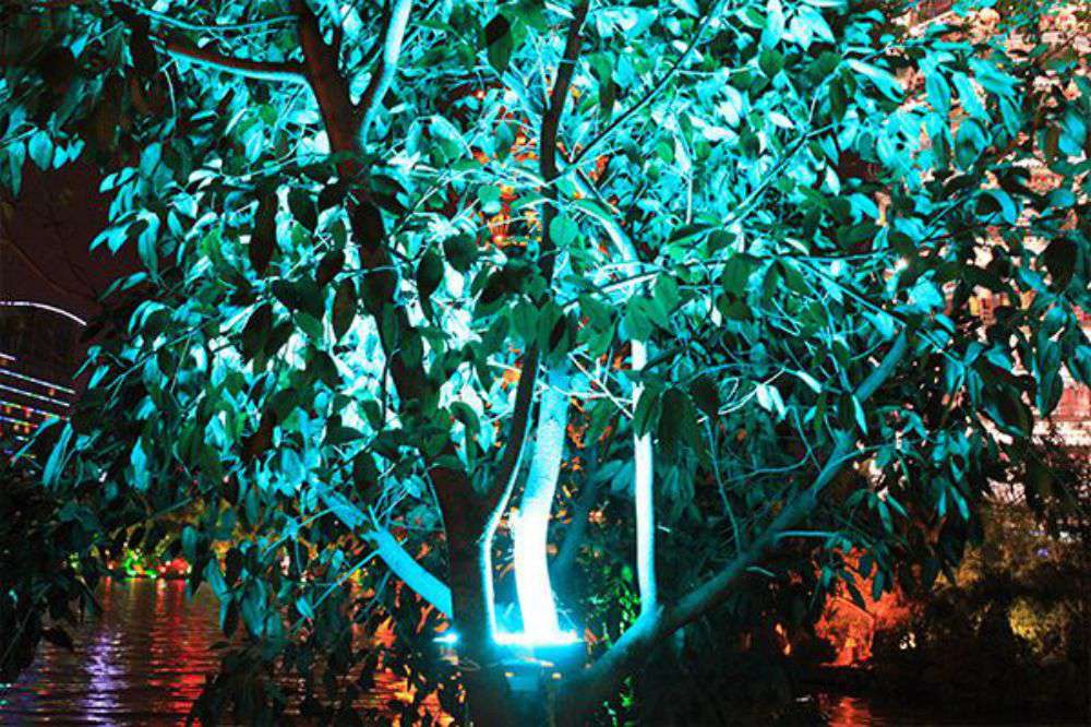 J9集团照明的RGB投光灯用在国内景观亮化项目