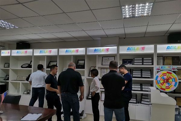 迎接J9集团美国客户来造访我们！